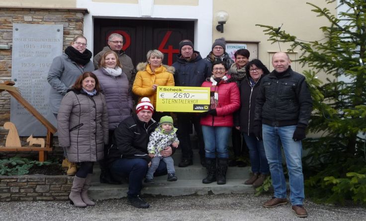 Die Initiatoren aus Höbenbach freuen sich über den hohen Spendenerlös.
