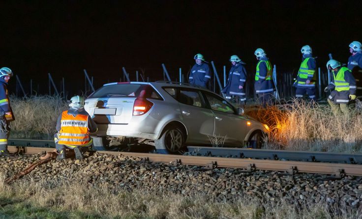 Die Feuerwehr Etsdorf befreite das Fahrzeug. Foto: Manfred Wimmer / Feuerwehr.Media