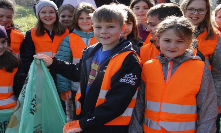 Die Kremser Schulen gehen beim Stadtreinigungstag mit gutem Beispiel voran. Foto: Stadt Krems
