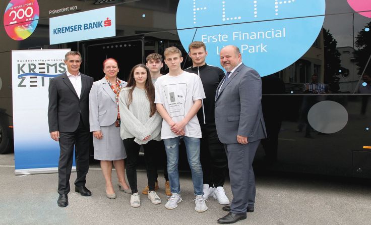 Der "FliP2Go"-Bus war am Montag beim BRG Rechte Kremszeile zu Gast. Foto: Kremser Bank