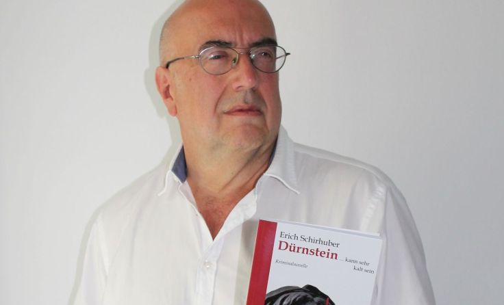 Autor Erich Schirhuber präsentiert seinen ersten Krimi. Foto: Brandt