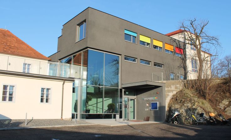 Der neue Zubau verbindet die einzelnen Gebäude miteinander. Foto: Brandt 