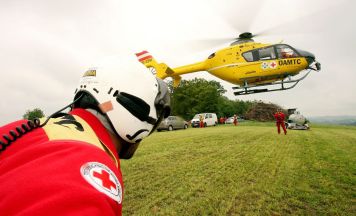 Motorradfahrerin schwer verletzt