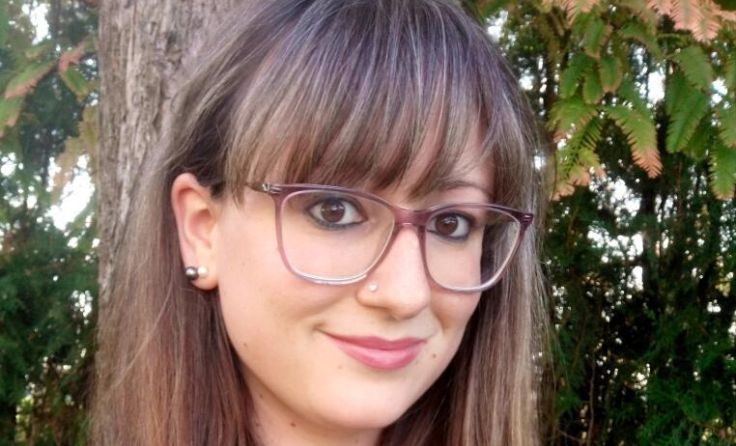 Kristina Semler alias Viktoria Stahl mit ihrem ersten Roman. (Foto: Semler)