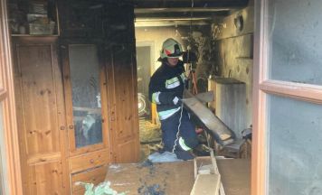 Drei Feuerwehren bekämpften Zimmerbrand in Zarnsdorf