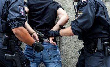 Alkohol im Wert von 4.500 Euro im Kofferraum: Polizei nimmt mutmaßlichen Ladendieb fest