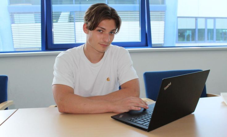 ZKW-Lehrling Paul Löb beim Tips-Interview (Foto: Brandt)