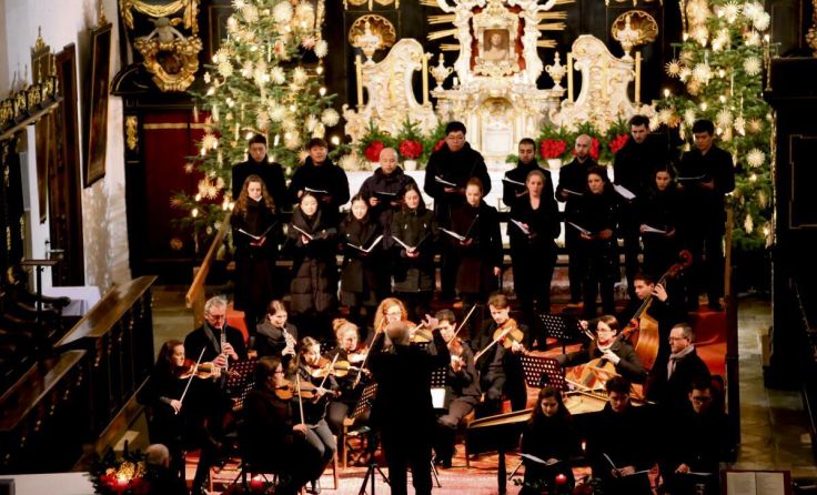 Am 8. Dezember lockt ein Konzert der Linzer Bruckner-Uni. (Foto: Pfarre Waldhausen)