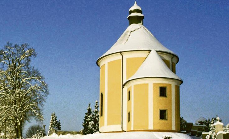Die Kalvarienbergkirche Perg bildet den stimmungsvollen Rahmen für das Adventsingen. (Foto: Privat)
