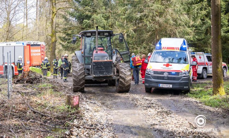 Zahlreiche Einsatzkräfte waren im Dienst. (Foto: Team Fotokerschi / Bayer)