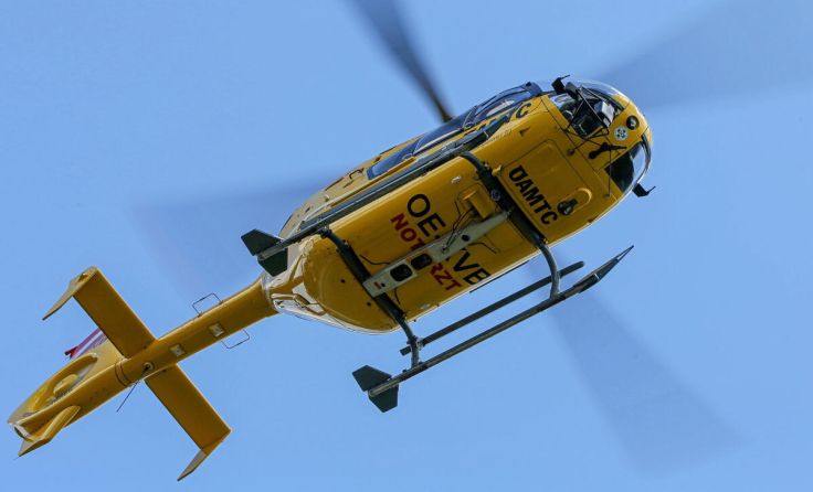 Der Notarzthubschrauber brachte das Kind in ein Krankenhaus nach Linz (Foto: Weihbold)