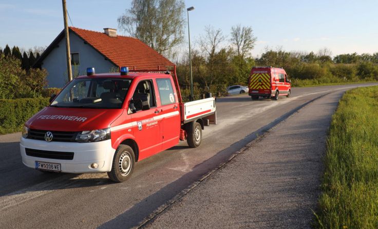 Die Feuerwehr war längere Zeit beschäftigt. (Foto: laumat.at/Matthias Lauber)