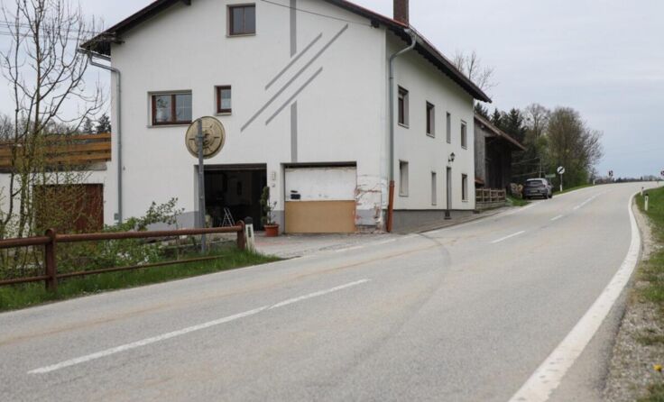 Das Wohnhaus wurde massiv beschädigt. (Foto: Laumat.at / Matthias Lauber)