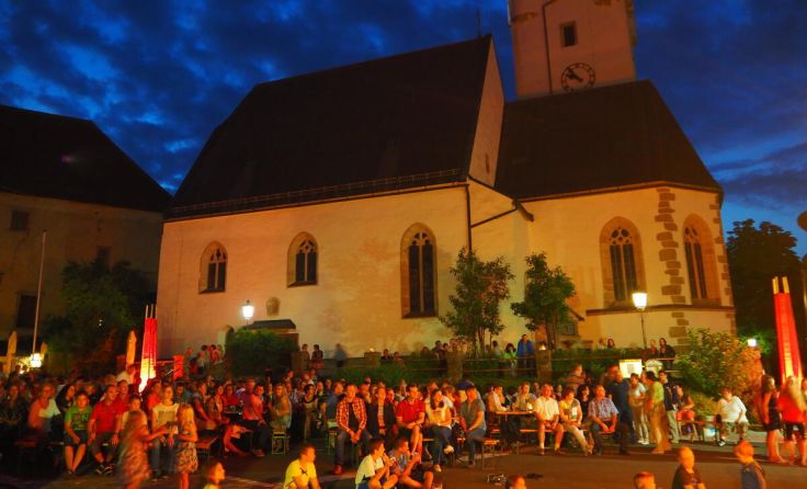 Der malerische Schlossberg verwandelt sich in eine Konzertarena. (Foto: Musikverein Arbing)