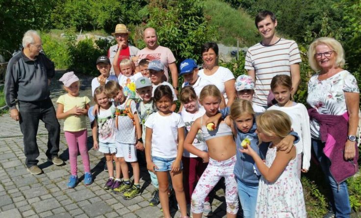Die Kinder verbrachten spannende Stunden in der Imkerei Ebner. (Foto: Imkerverein Schwertberg)