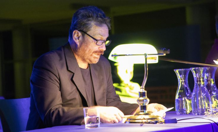 Werner Wöckinger bei seiner Lesung in der HTL Perg. (Foto: gemeindejournal.at)