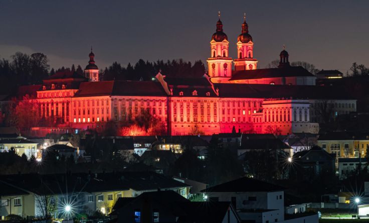 Das Stift St. Florian beim "Red Wednesday" (Foto: Ronald Winkler Photography)