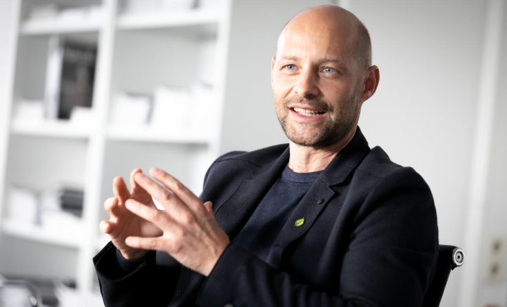 Hannes Royer ist Berg- und Bio-Bauer sowie Podcaster. (Foto: Land schafft Leben 2020)