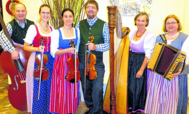 Die Wechselbassmusikanten spielen in Aschach auf und laden zum Mitsingen ein.