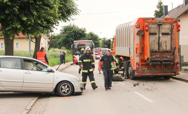 Die Freiwillige Feuerwehr Wallern sicherte die Unfallstelle ab. Foto: FF Wallern