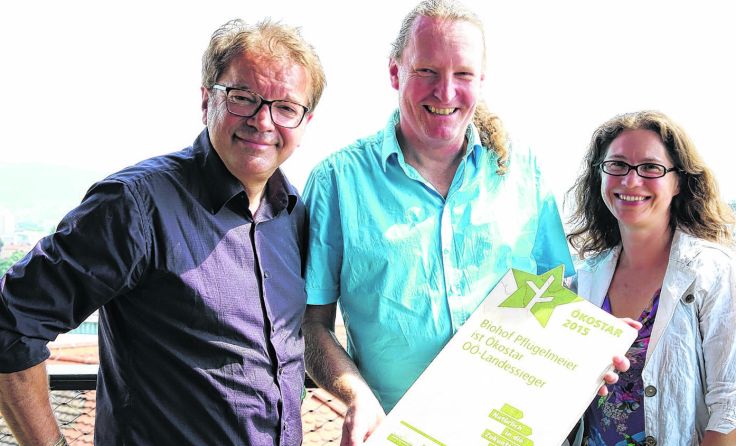 LR Rudi Anschober mit Gerald und Sybille Pflügelmeier (v. l.). Foto: Land OÖ/Liedl