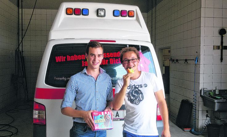 Eferdings ÖVP-Bürgermeisterkandidat Severin Mair (l.) und JVP Bezirksobmann Christoph Knierzinger.