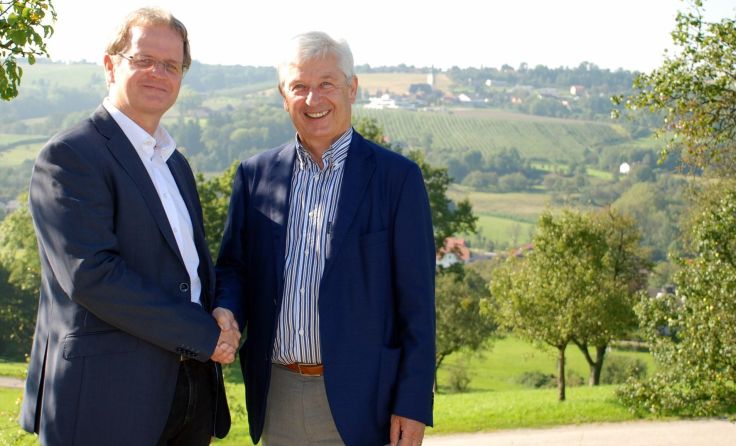 Glückliche Gesichter bei Jürgen Höckner (l.) und seinem Vorgänger Johann Meyr.