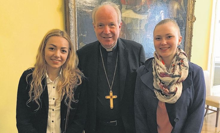 Christina Pritz und Lena Falkner zu Gast bei Kardinal Christoph Schönborn.