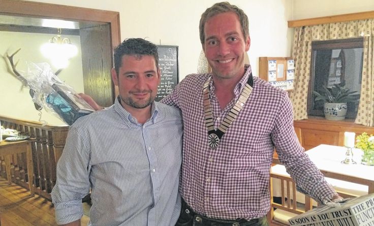 Patrick See (l.) übergab das Präsidentenamt am Manfred Kröswang. 