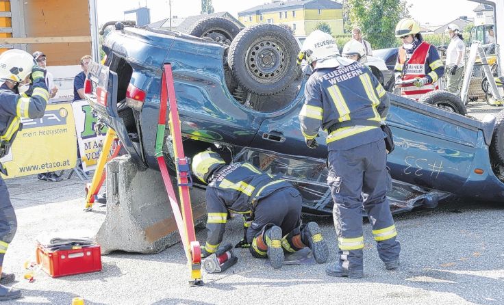 Die Wehrler müssen nachgestellte Unfallszenarien bewältigen.