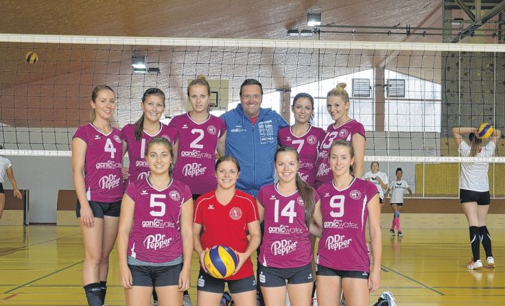Die Spielerinnen vom UVB Grieskirchen starten top motiviert in die Hallensaison.
