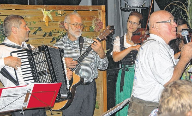 Das Feldkirchner Salonorchester ist auf alte Schlager spezialisiert.