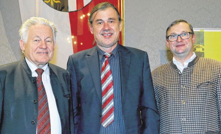 LH Josef Pühringer, Manfred Loimayr und Bgm. Fritz Knierzinger (v. l.) Foto: Land OÖ/Stinglmayr 