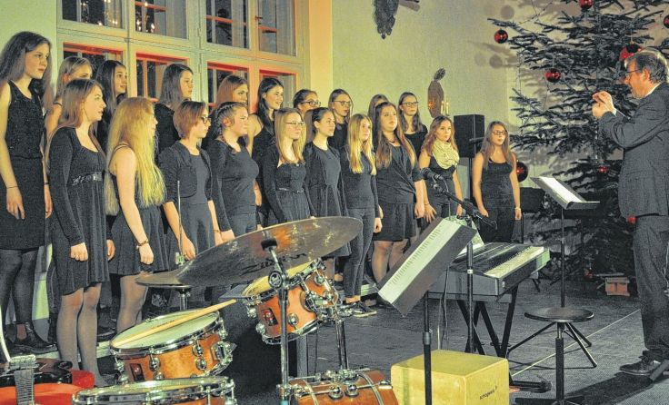 Die Schüler-Ensembles erfüllten das Landschloss mit weihnachtlichen Melodien.
