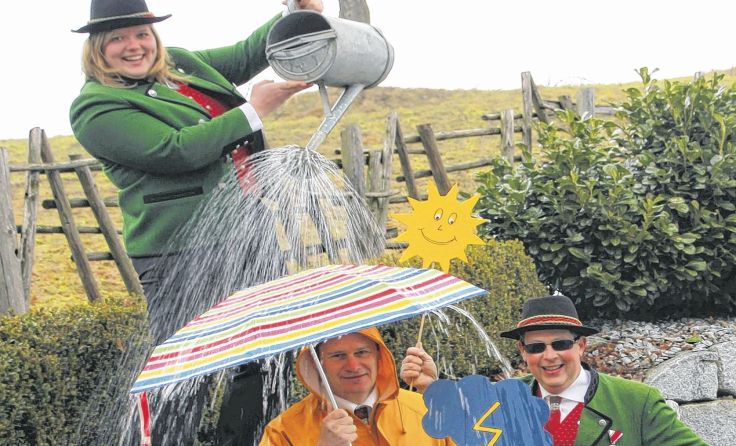 Musikalische Wetterkapriolen werden in Stroheim zum Besten gegeben. Foto: Ulrich Gruber