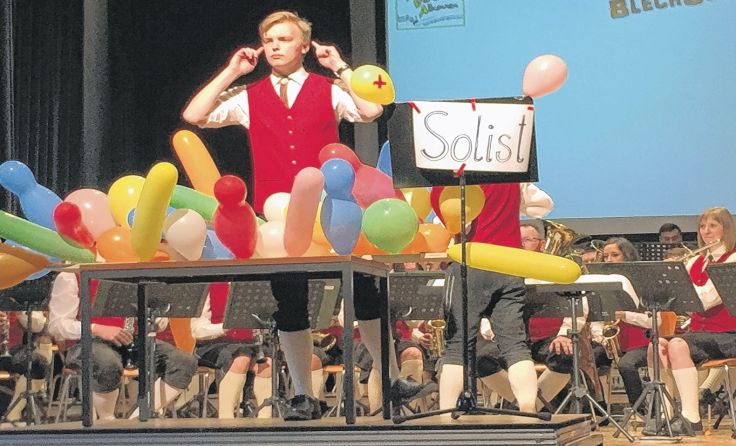 Lustige Einlagen unterhielten die kleinen und großen Zuhörer.