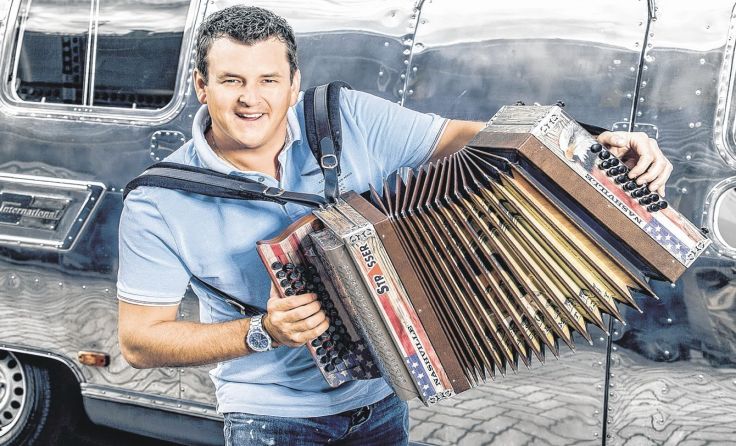  Marc Pircher sorgt am 19. Mai am Alkovner Bauhofgelände für Stimmung. Foto: Gerald Lobenwein 