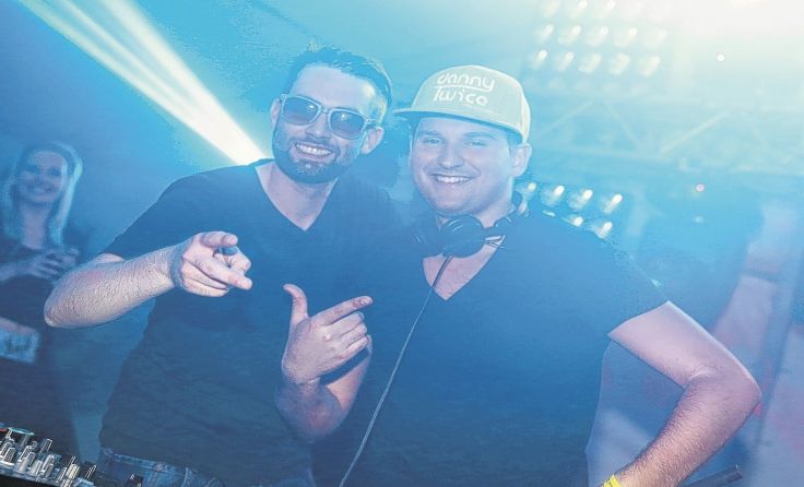 Mit dabei, das DJ-Duo Danny Twice Foto: laumat.at
