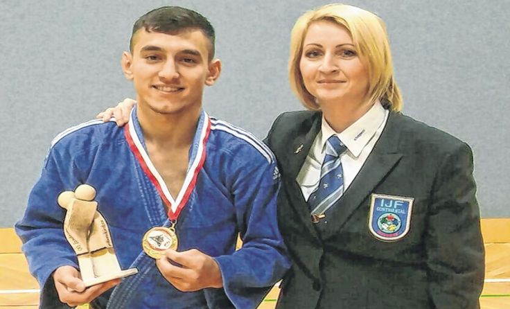 Landesmeister Djabrail Zakajev mit Trainerin Judit Pisarova Foto: JZ Rapso 