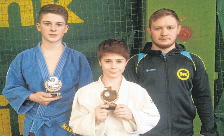 Die Brüder Mathias und Lukas Haim mit Trainer Stefan Autengruber Foto: JZ Rapso 