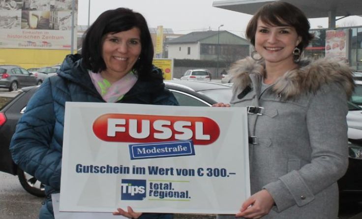 Gewinnerin Patricia Schildberger und Tips-Redakteurin Nora Heindl