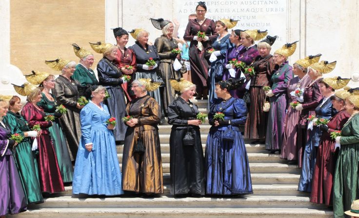Foto: Goldhaubenfrauen Prambachkirchen