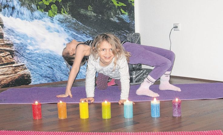 Beim Kinderyoga werden Konzentration und Wahrnehmung gefördert. Foto: FBZ Eferding