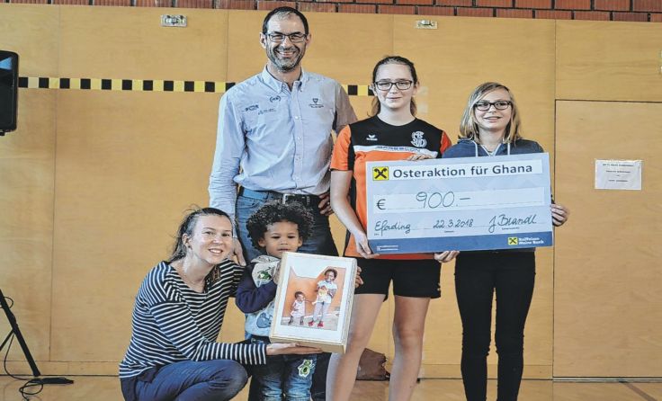 Bei der Spendenübergabe Foto: NSMS Eferding Süd