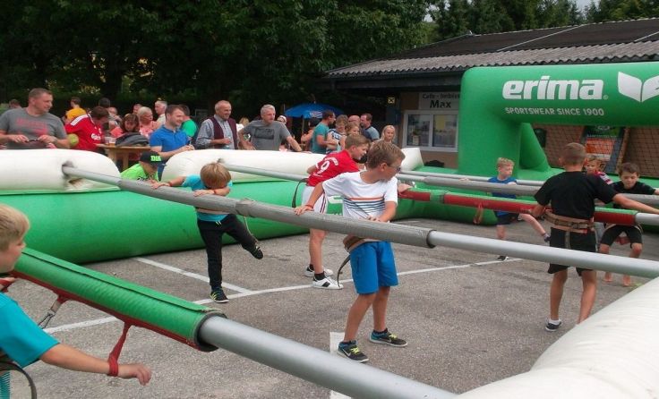 Ein Highlight ist das Riesenwuzzler-Fußball-Turnier. Foto: Marktgemeinde Prambachkirchen