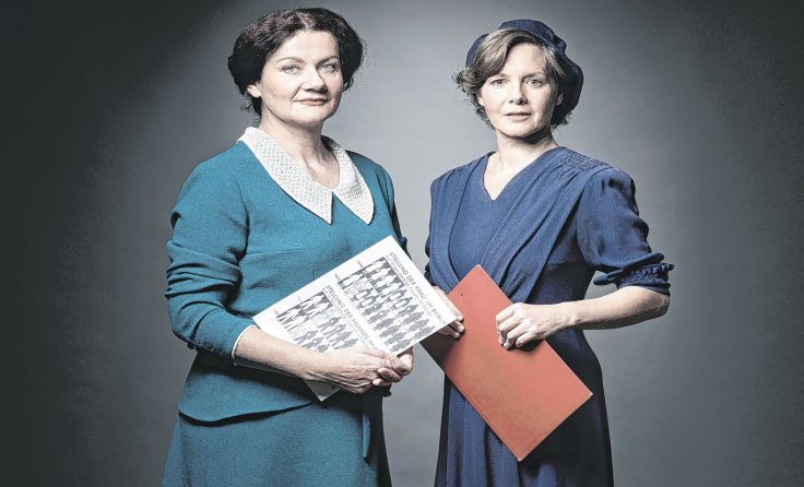 Anita Zieher und Katrin Grumeth als Marie Jahoda und Käthe Leichter. Foto: Reinhard Werner