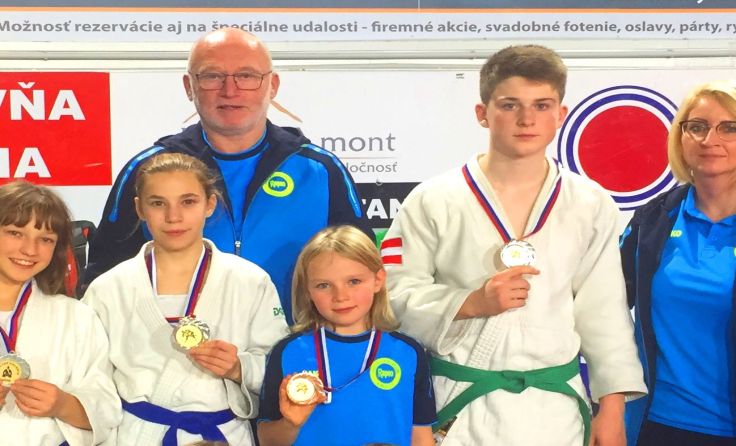 Die Judokas des JZ Rapso mit den Trainern Günther Brandtner und Judit Pisarova. Foto: JZ Rapso