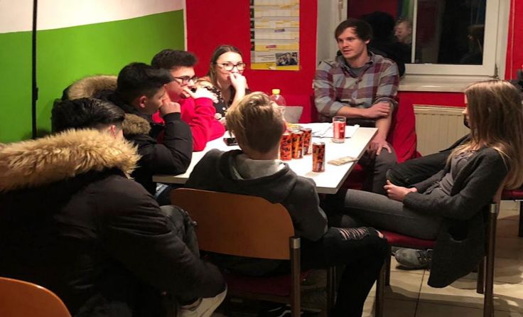 AK-Rechtsexperte Florian Tammegger beantwortete an dem Abend die Fragen der Jugendlichen. Foto: JCUV