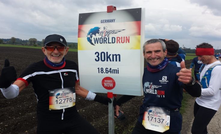 Helmut Willnauer und Hans Geyerhofer bei der 30 Kilometer-Marke. Foto: Schatzl