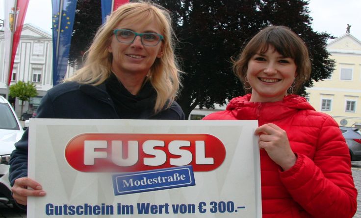 Martina Faldner (l.) mit Tips-Redakteurin Nora Heindl Foto: Bauer